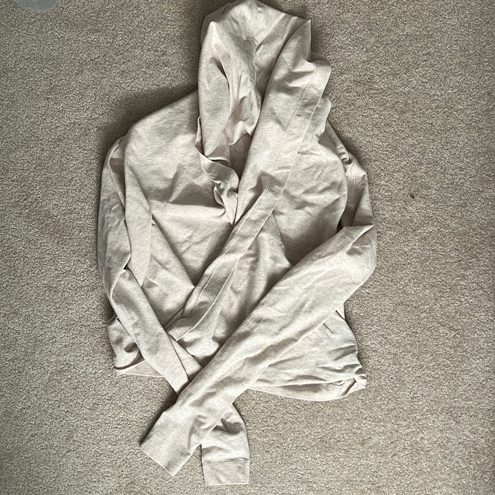 Lululemon studio crop top size 6